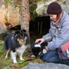 3 janvier 2009, fort des Trois Pignons. Cheyenne, Lorelei et moi devant une petite grotte avec des stalactites.