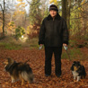 14 novembre 2008, Bad Hombourg (Allemagne). Manveru et les miss devant le chemin qui m�ne � la borne du Limes (ancienne fronti�re de l'Empire Romain).